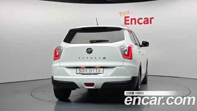 KGM Tivoli 2015 thumb 7