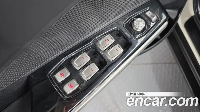 KGM Tivoli 2015 thumb 12