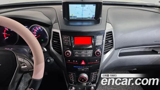 KGM Tivoli 2015 thumb 6