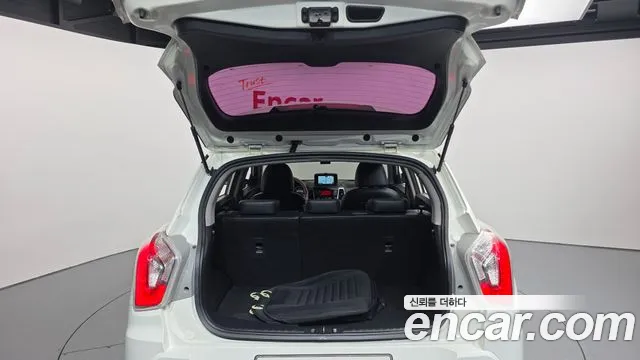 KGM Tivoli 2015 thumb 3