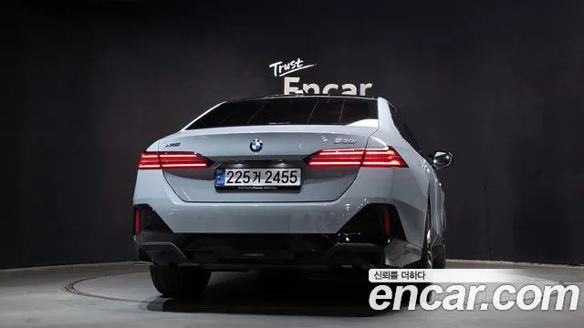 BMW 5 серии 2024 thumb 11