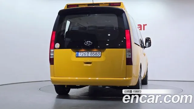 Hyundai Staria 2023 thumb 7
