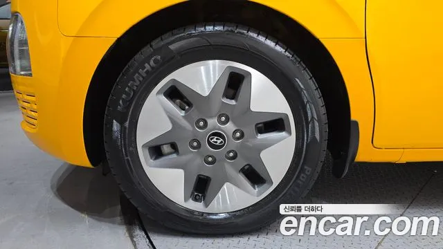 Hyundai Staria 2023 thumb 8