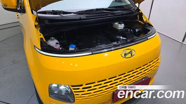 Hyundai Staria 2023 thumb 5