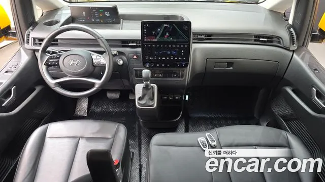 Hyundai Staria 2023 thumb 2