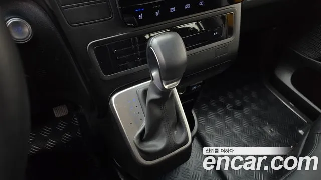 Hyundai Staria 2023 thumb 11