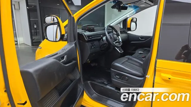 Hyundai Staria 2023 thumb 9