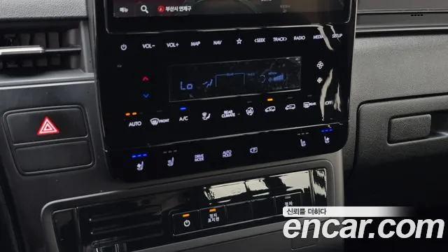 Hyundai Staria 2023 thumb 3