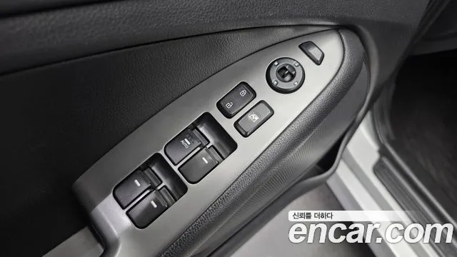 Kia K5 2010 thumb 3