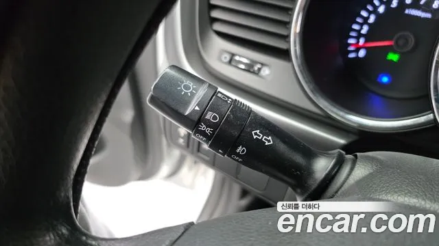 Kia K5 2010 thumb 4
