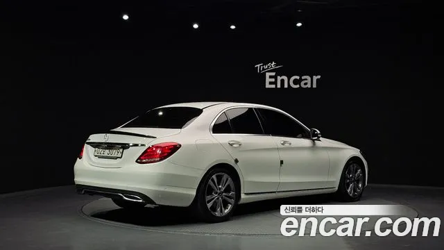 Mercedes-Benz C-Class 2017 thumb 8