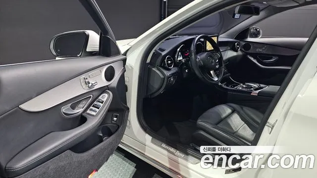 Mercedes-Benz C-Class 2017 thumb 4