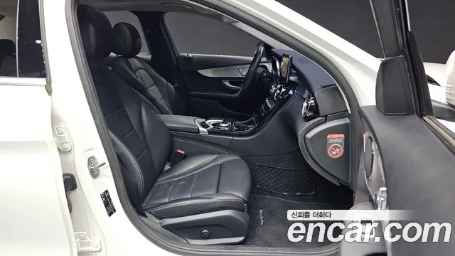 Mercedes-Benz C-Class 2017 thumb 5