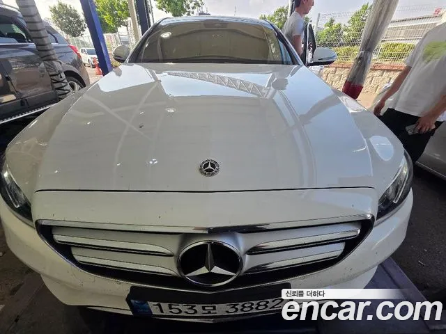 Mercedes-Benz E-Class 2018 thumb 3
