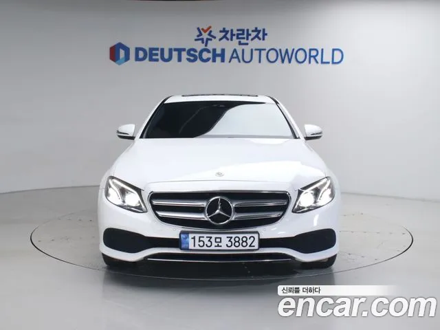 Mercedes-Benz E-Class 2018 thumb 12