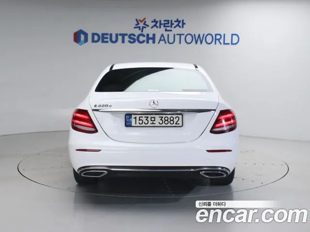 Mercedes-Benz E-Class 2018 thumb 9