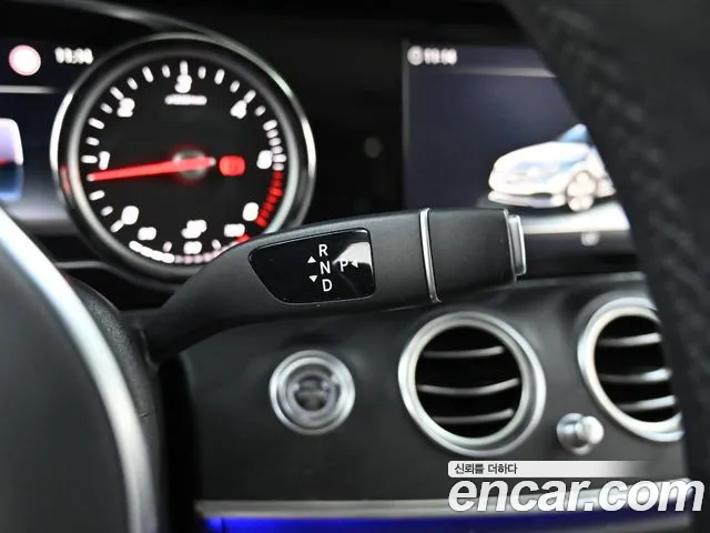 Mercedes-Benz E-Class 2018 thumb 10