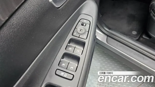 Hyundai Santa Fe 2018 thumb 2