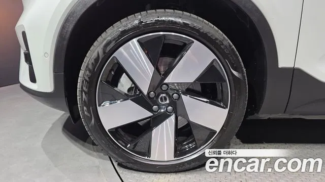 Volvo XC40 Recharge 2024 thumb 5