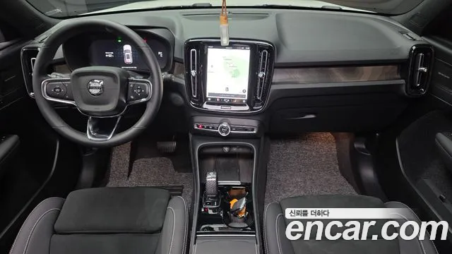 Volvo XC40 Recharge 2024 thumb 11