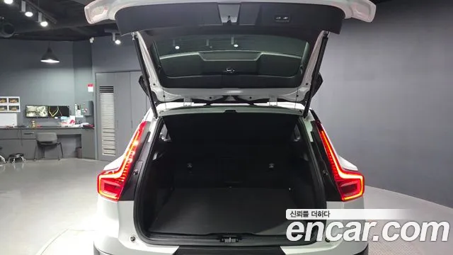 Volvo XC40 Recharge 2024 thumb 8