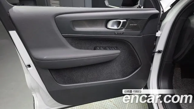 Volvo XC40 Recharge 2024 thumb 7