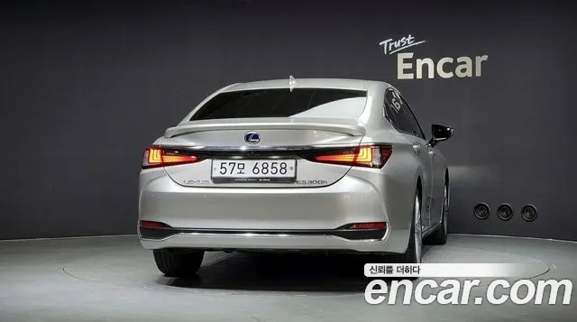 Lexus ES 300h 2019 thumb 8