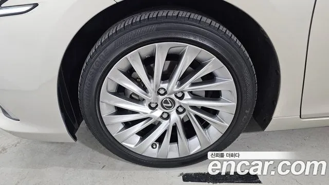 Lexus ES 300h 2019 thumb 12