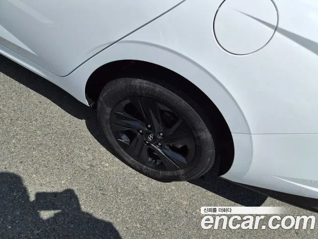 Hyundai Elantra 2023 thumb 6