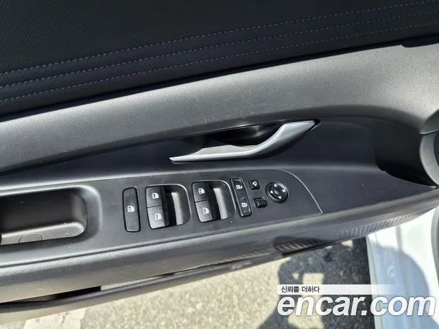 Hyundai Elantra 2023 thumb 5