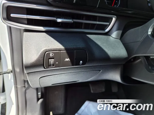 Hyundai Elantra 2023 thumb 3