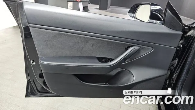 Tesla Model 3 2020 thumb 9