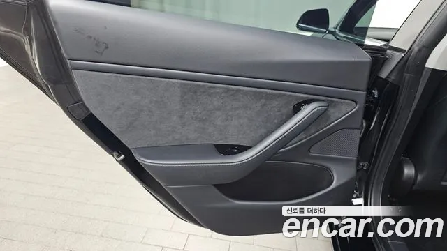 Tesla Model 3 2020 thumb 7