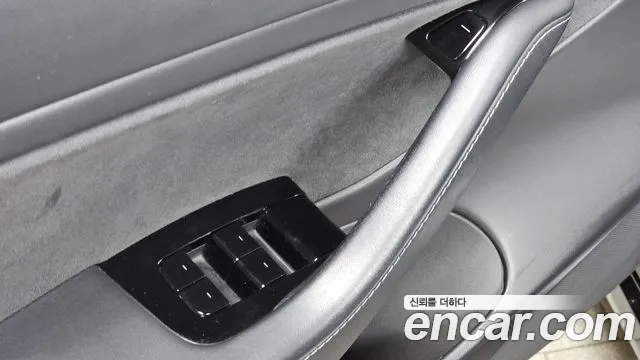 Tesla Model 3 2020 thumb 5