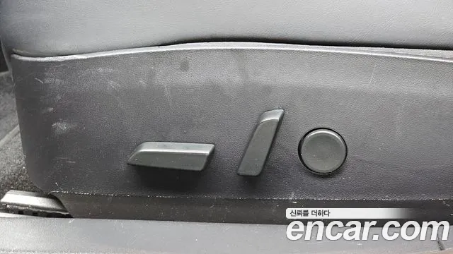 Tesla Model 3 2020 thumb 2