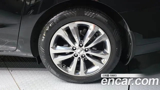 Kia Carnival 2017 thumb 12