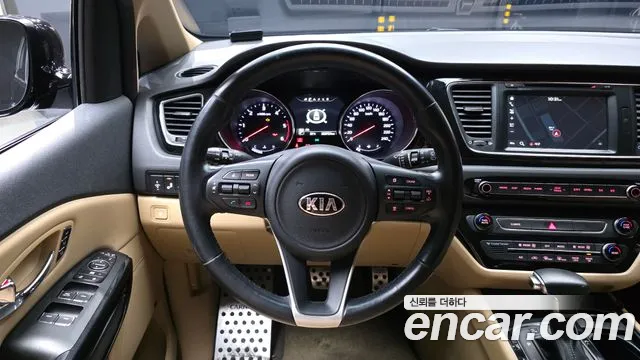 Kia Carnival 2017 thumb 10