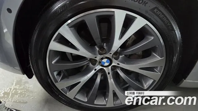 BMW 5 серии Gran Turismo 2012 thumb 4