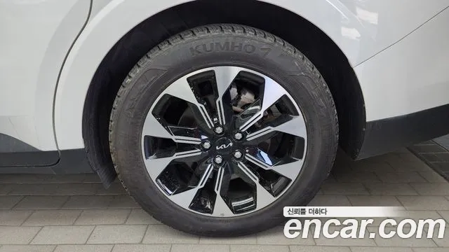 Kia Carnival 2021 thumb 2