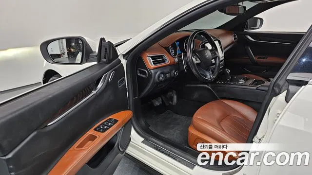 Maserati Ghibli 2018 thumb 6