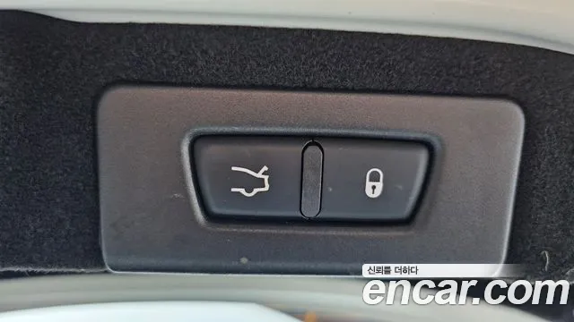 Maserati Ghibli 2018 thumb 10