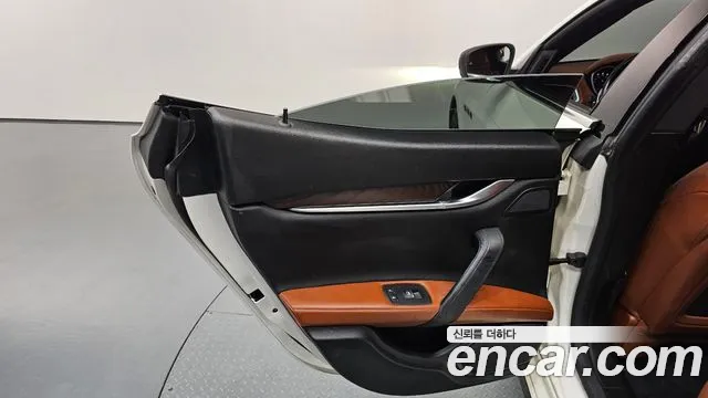 Maserati Ghibli 2018 thumb 4