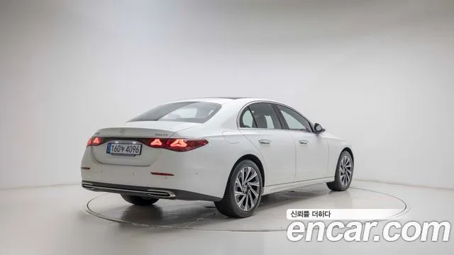 Mercedes-Benz E-Class 2025 thumb 2