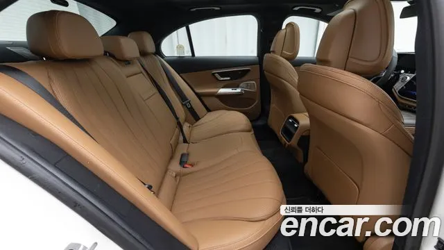 Mercedes-Benz E-Class 2025 thumb 4