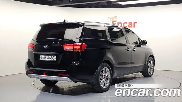 Kia Carnival 2015 thumb 11