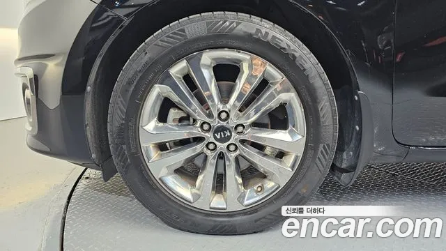 Kia Carnival 2015 thumb 3