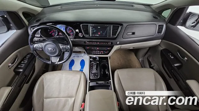 Kia Carnival 2015 thumb 12