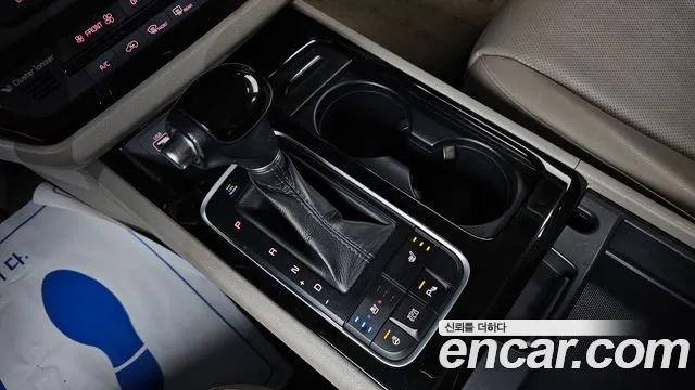 Kia Carnival 2015 thumb 9