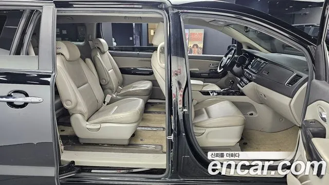 Kia Carnival 2015 thumb 4