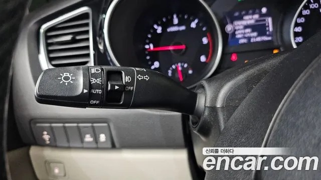 Kia Carnival 2015 thumb 10